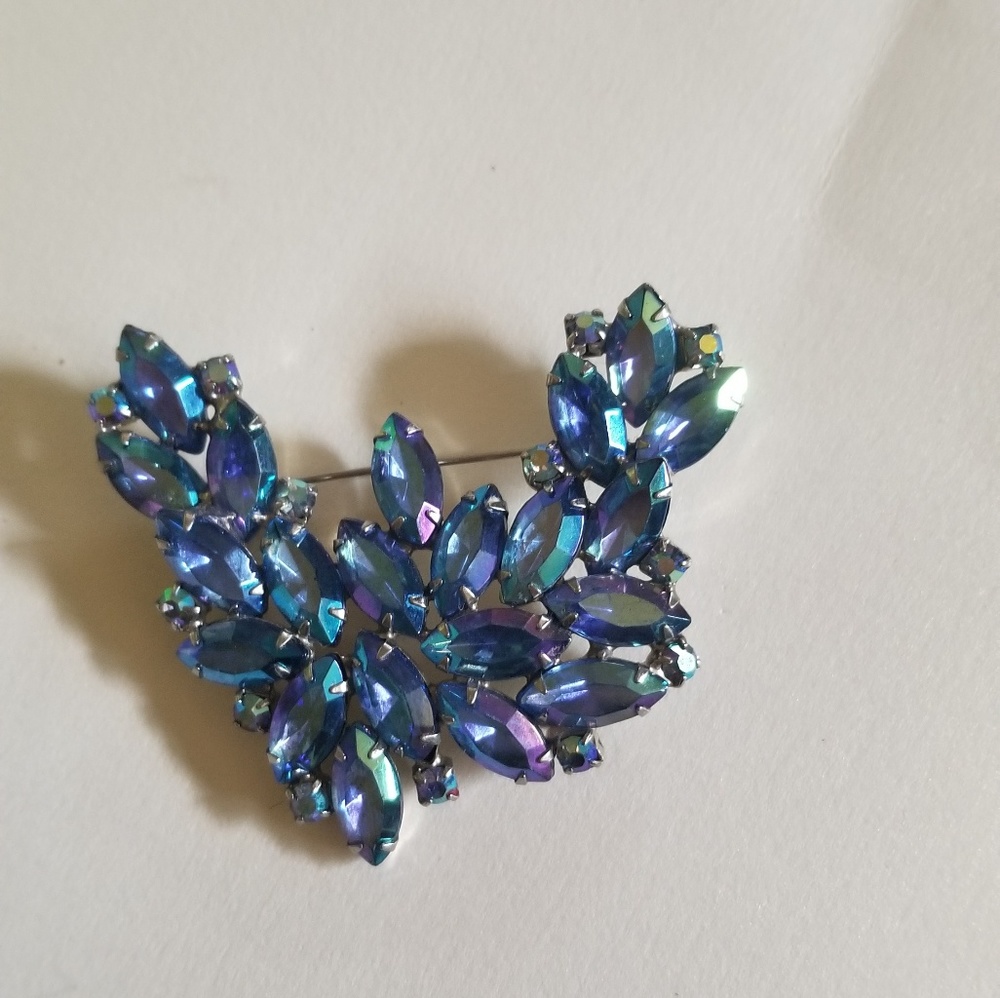 Stunning Aurora borealis vintage brooch